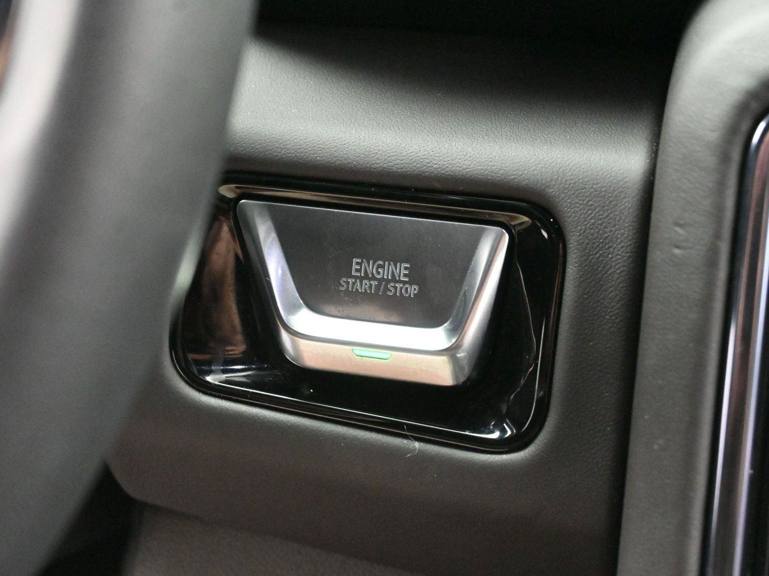 Used 2025 GMC Yukon XL AT4 Ultimate AWD/4WD image 25