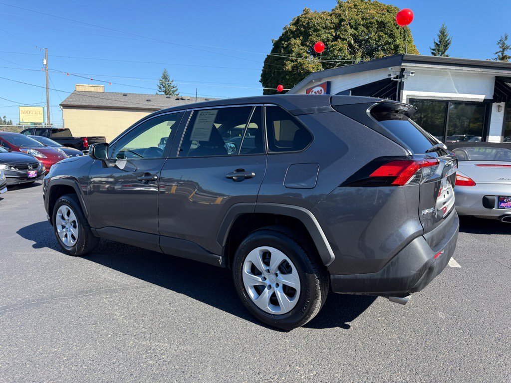 Used 2024 Toyota RAV4 LE image 4