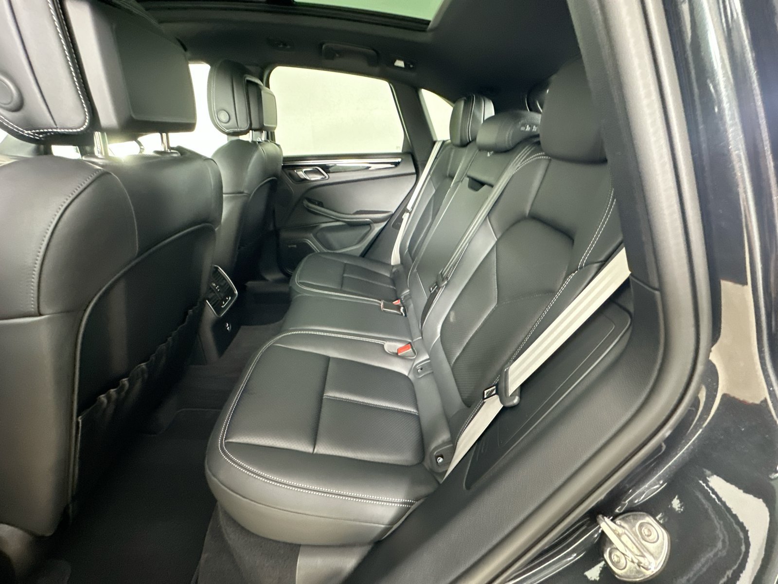 New 2026 Porsche Macan AWD/4WD image 39