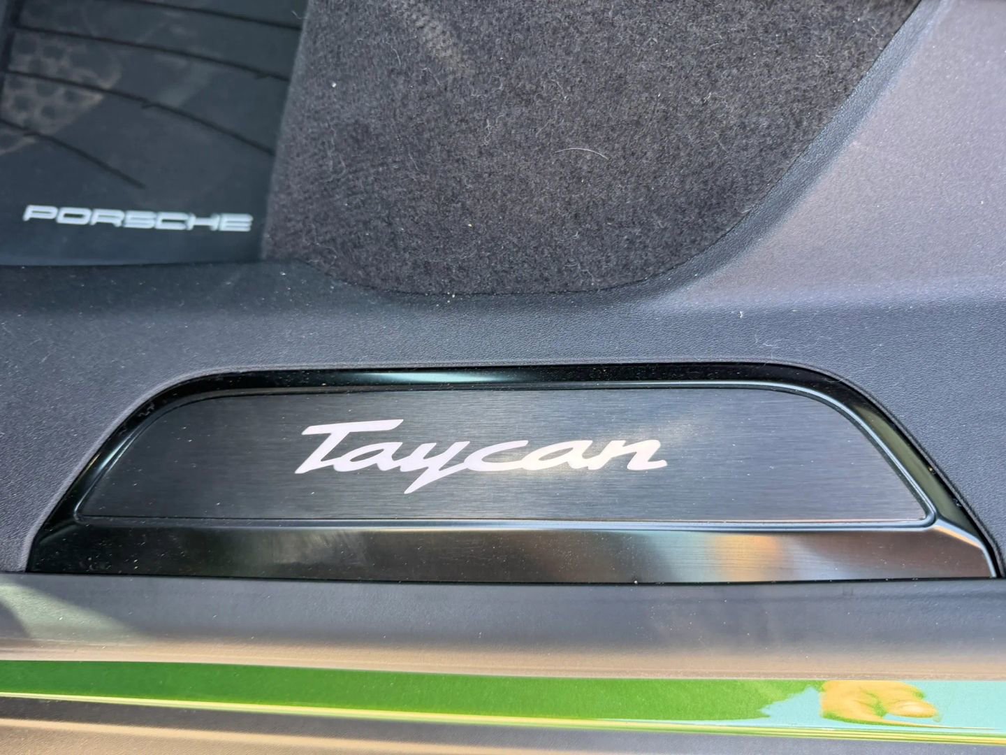 Used 2020 Porsche Taycan 4S image 40