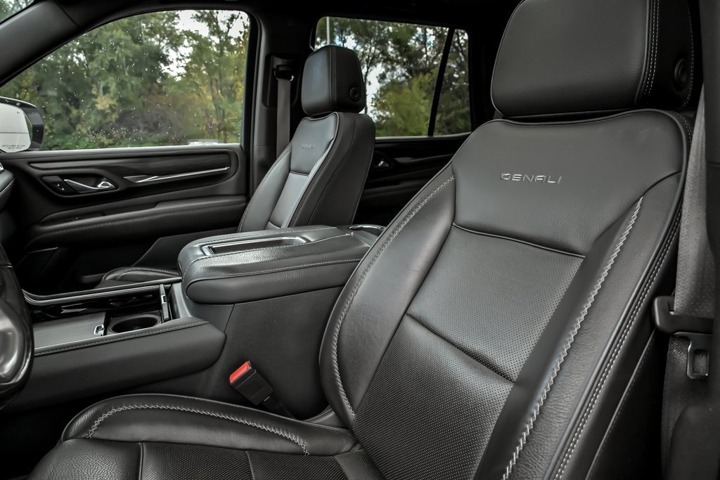 Used 2021 GMC Yukon Denali w/ Denali Premium Package image 15
