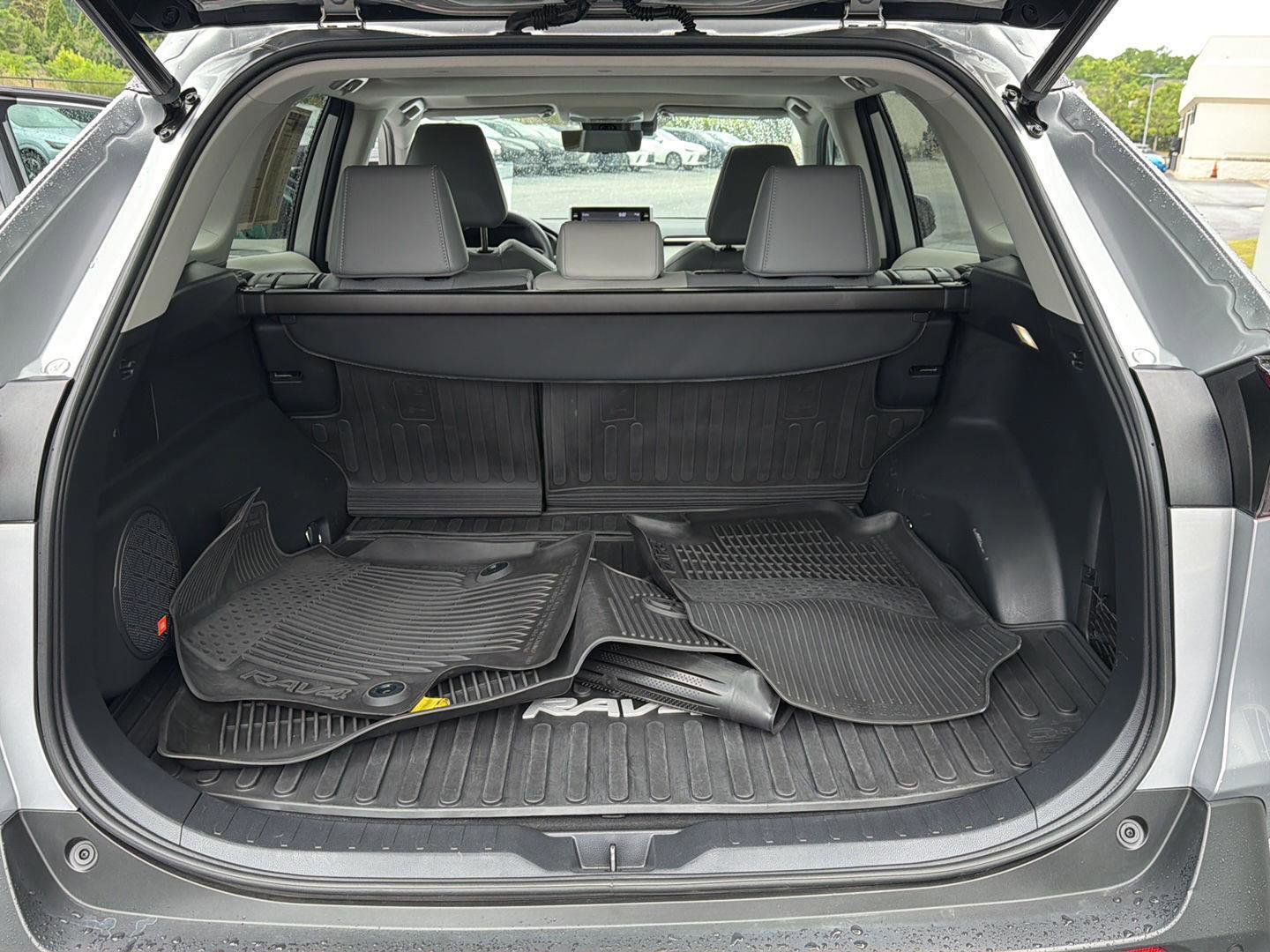 Used 2022 Toyota RAV4 Limited FWD image 35