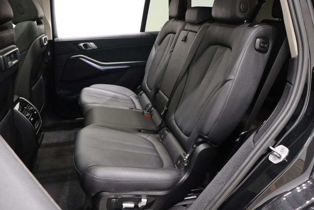 Used 2022 BMW X7 xDrive40i w/ Cold Weather Package AWD/4WD image 16