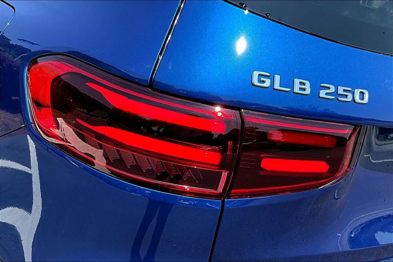 Certified 2024 Mercedes-Benz GLB 250 image 23