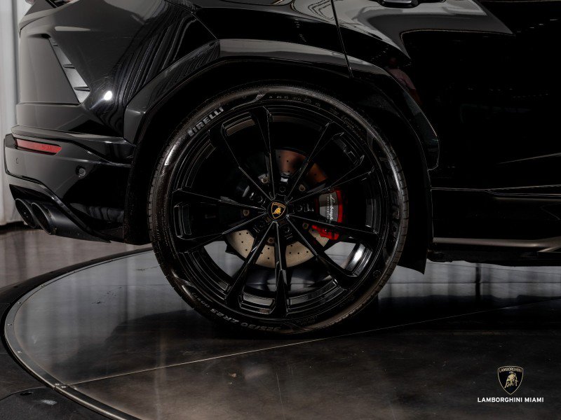 Used 2022 Lamborghini Urus image 16