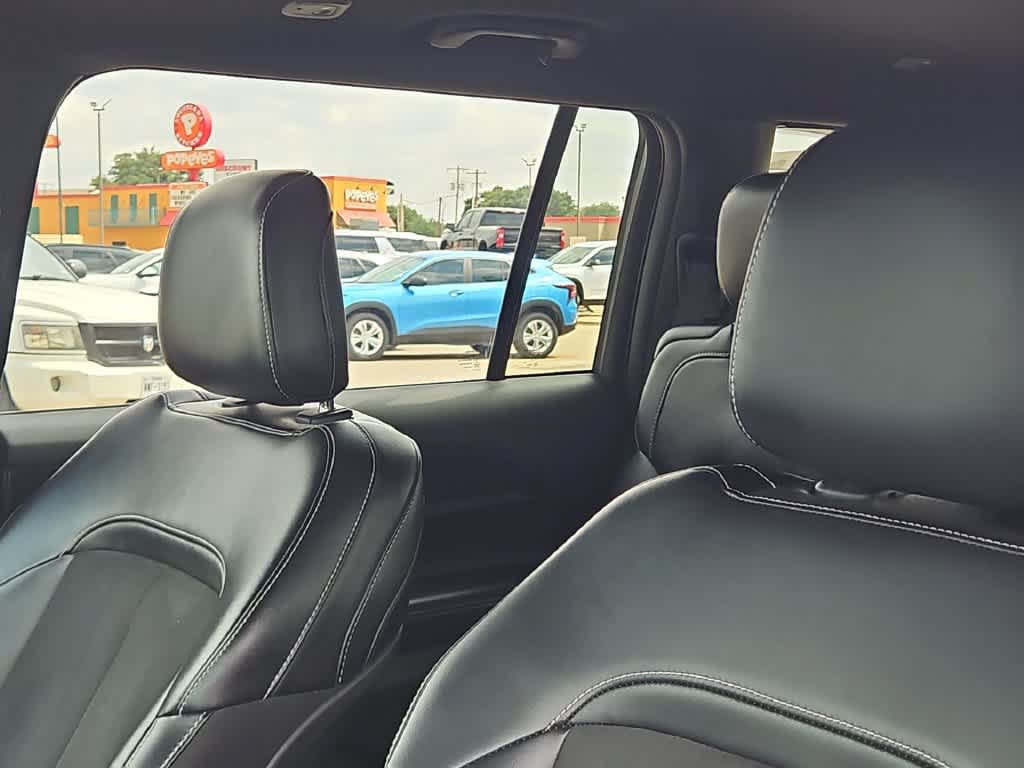 Used 2025 Jeep Grand Cherokee L Laredo RWD image 15