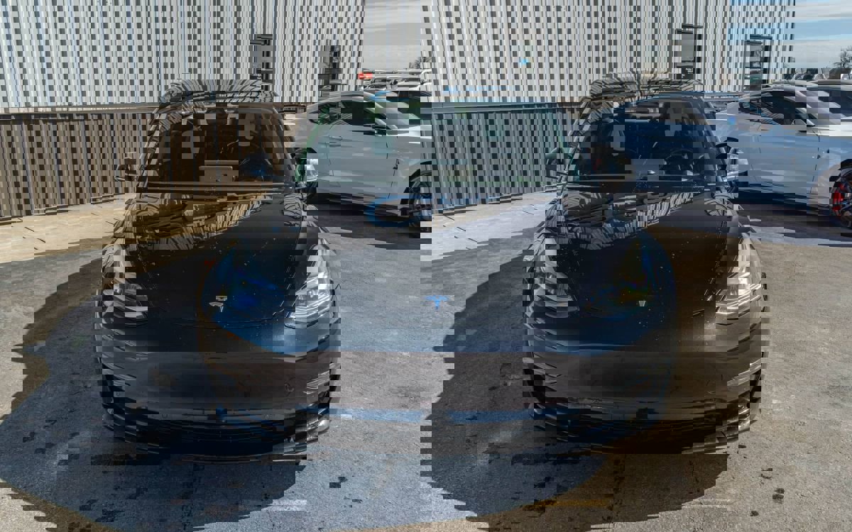 Used 2018 Tesla Model 3 Mid Range image 5