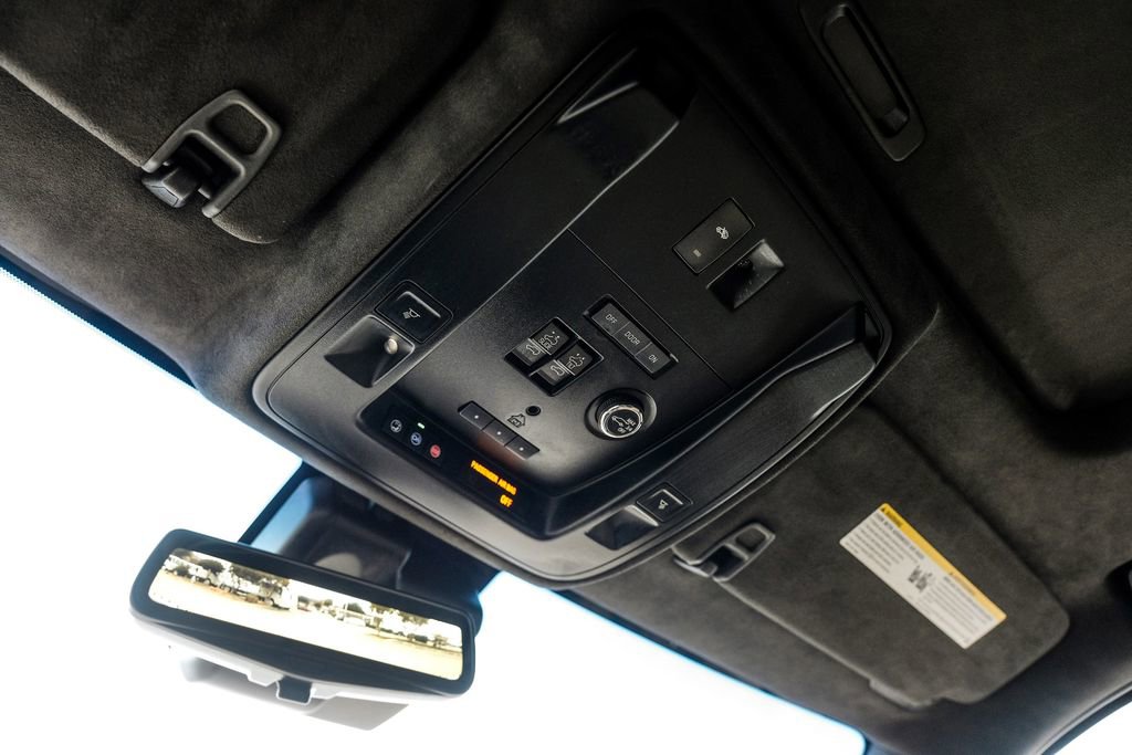 Used 2019 Cadillac Escalade Platinum image 31