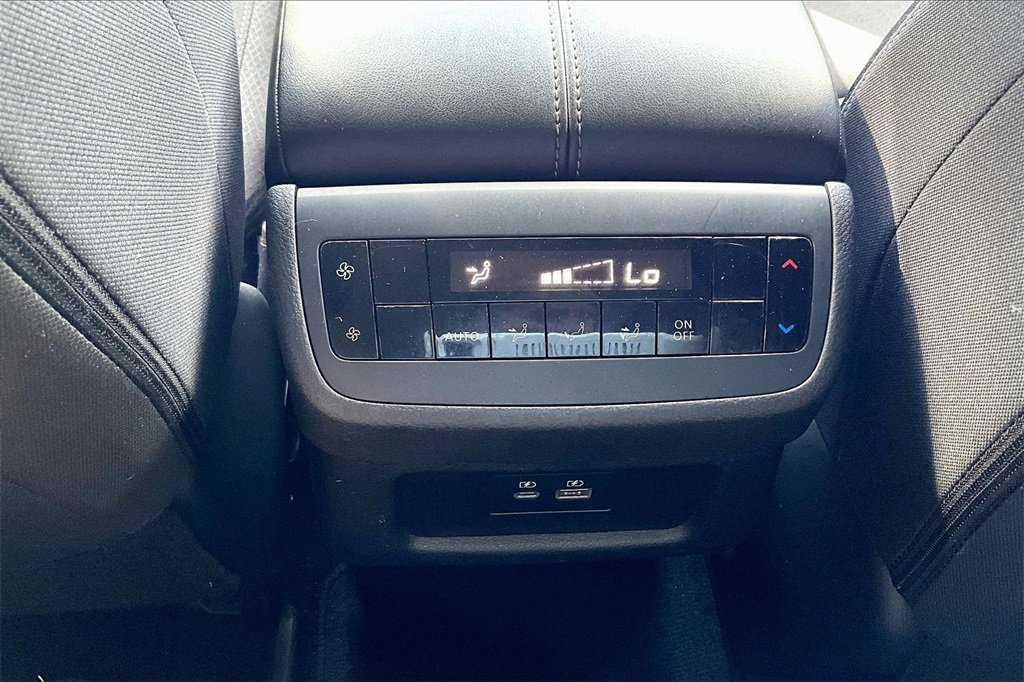 Used 2024 Nissan Pathfinder SV image 17