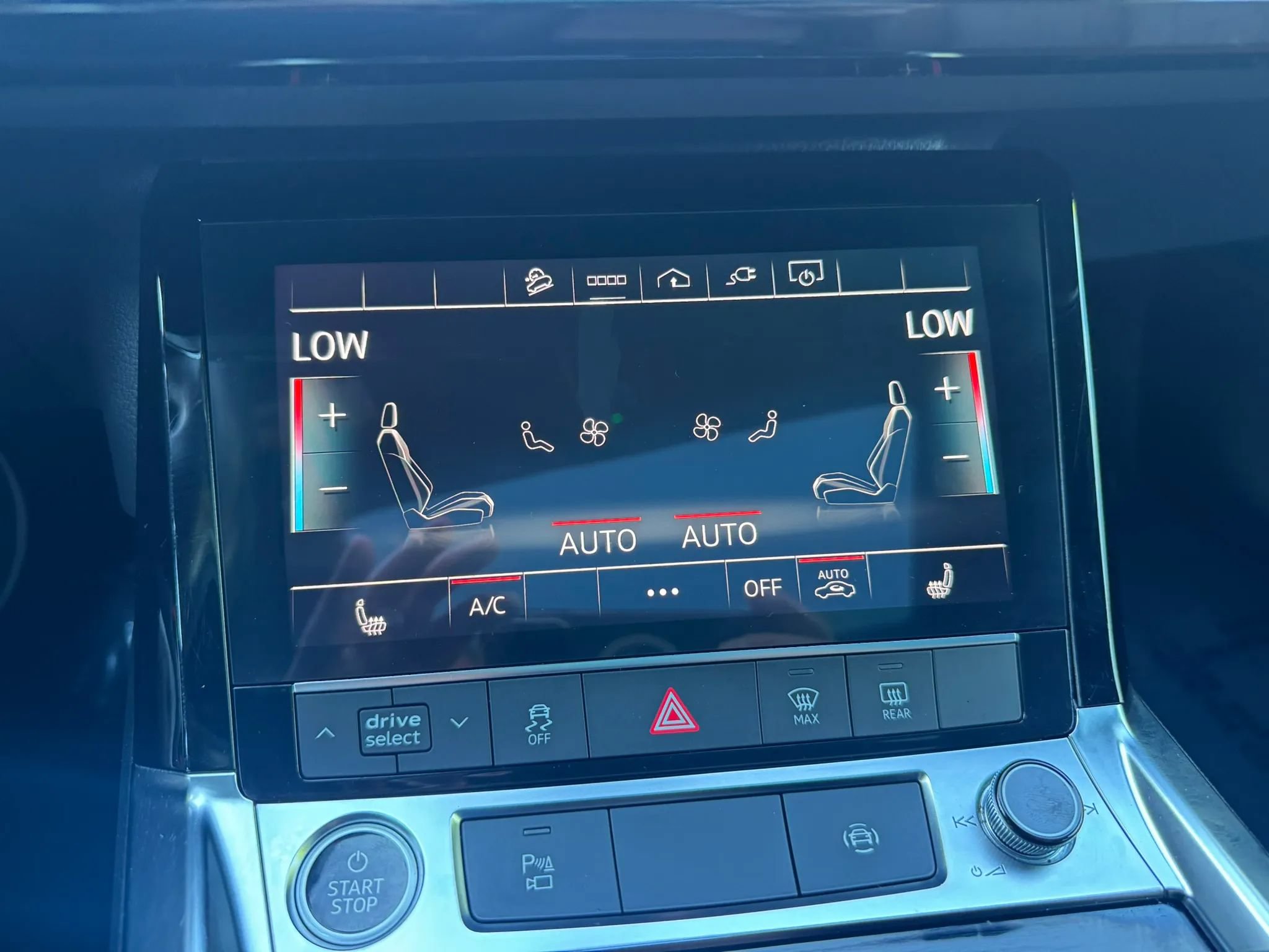 Used 2022 Audi e-tron Premium AWD/4WD image 39