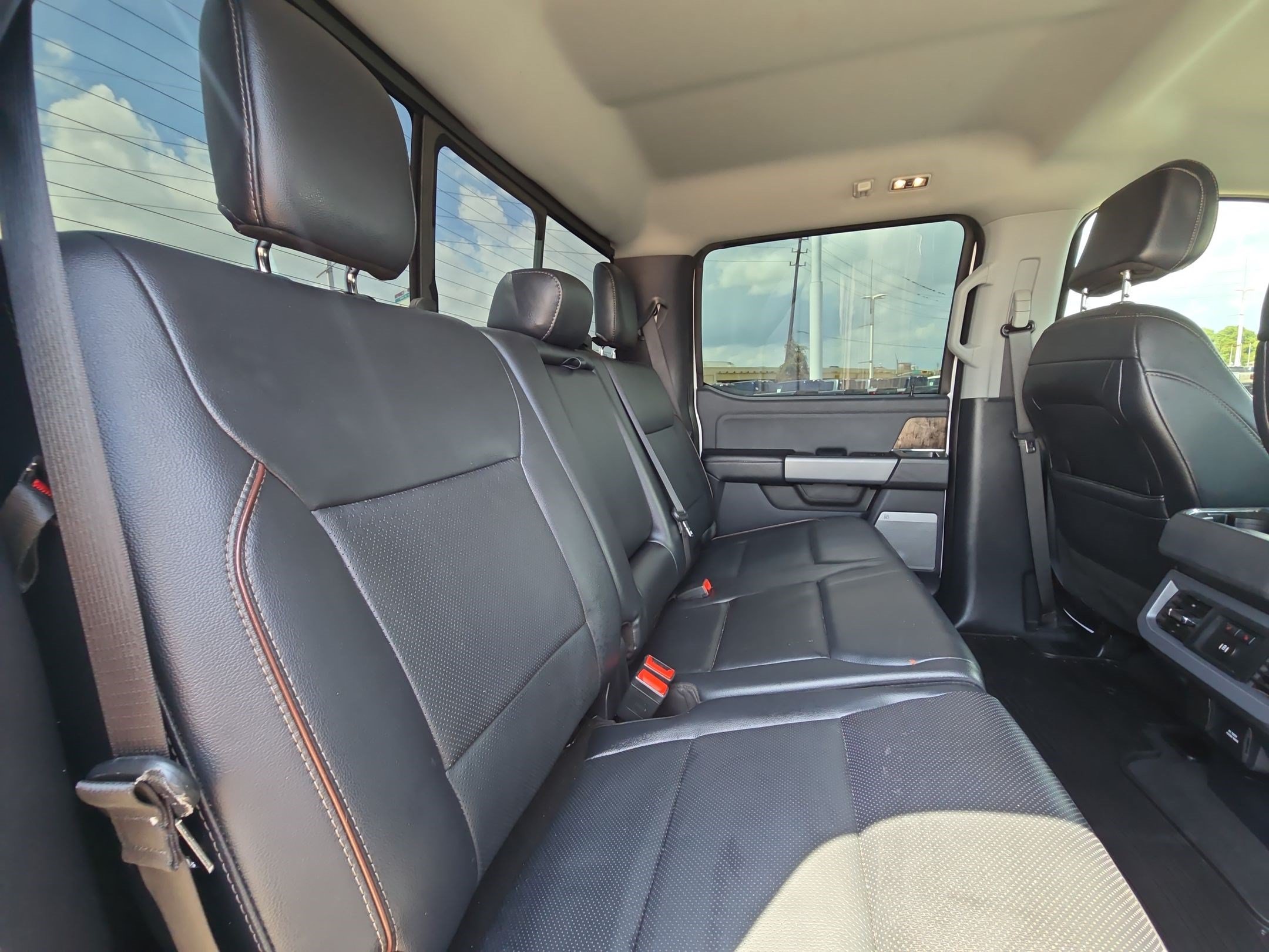 Used 2024 Ford F250 Lariat w/ Black Appearance Package AWD/4WD image 31