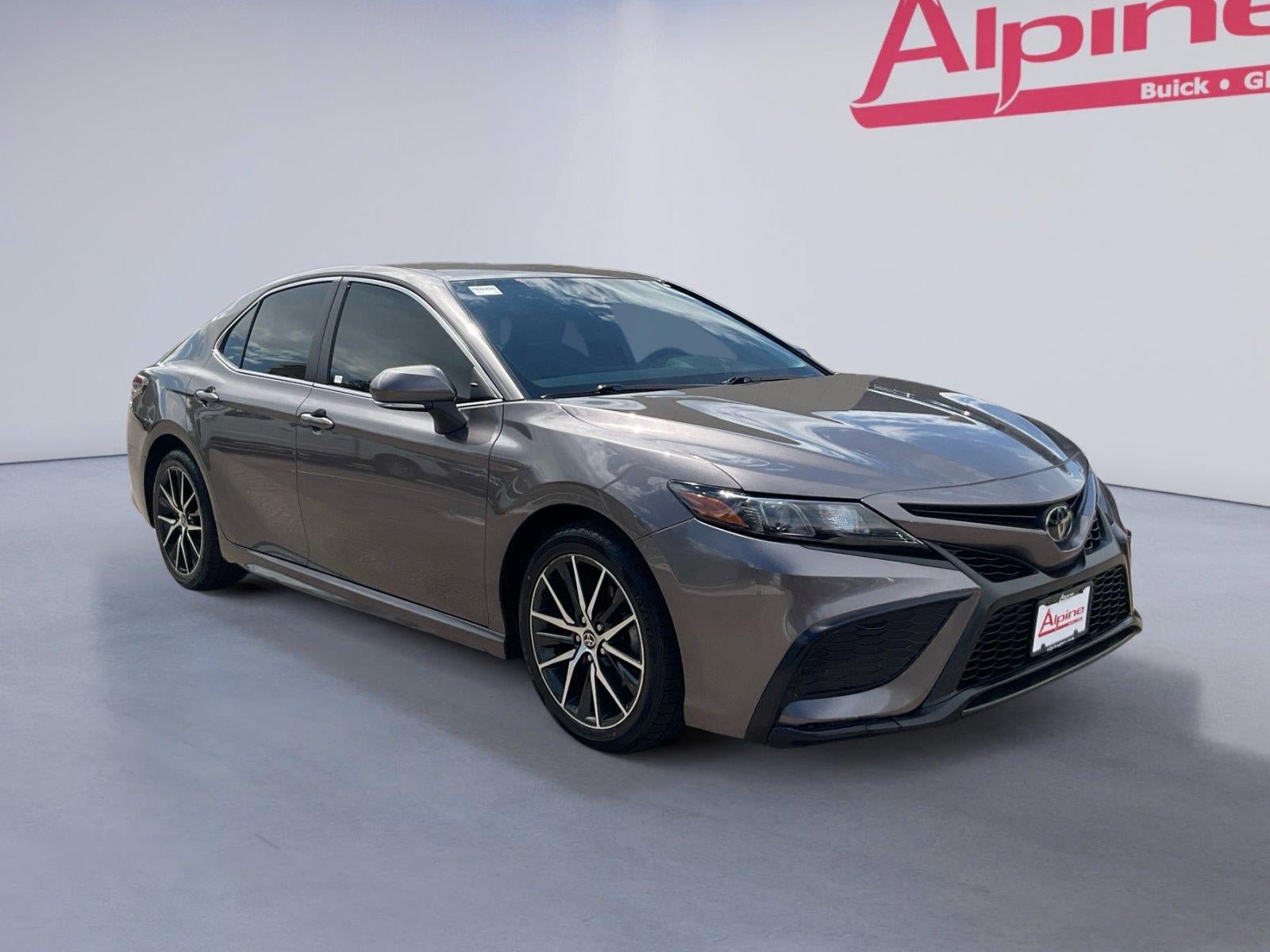 Used 2022 Toyota Camry SE FWD image 7