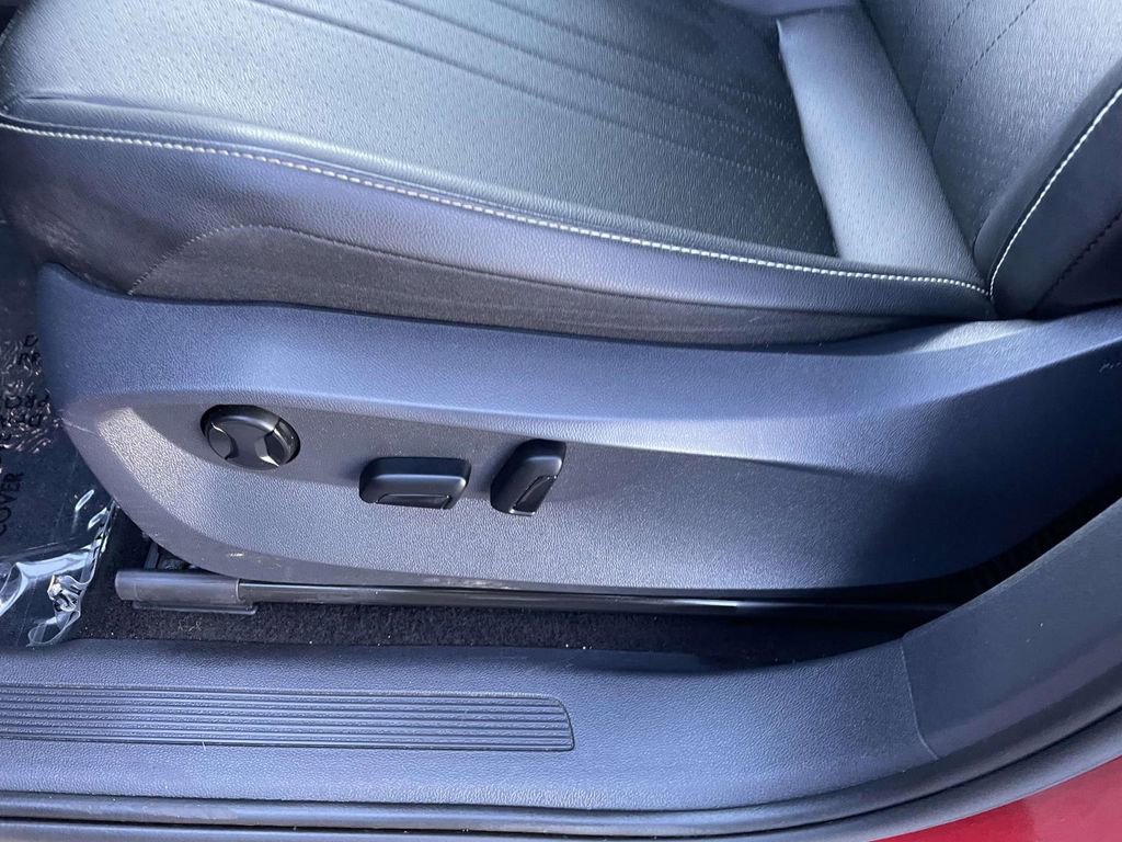 Used 2022 Volkswagen Tiguan SE image 31