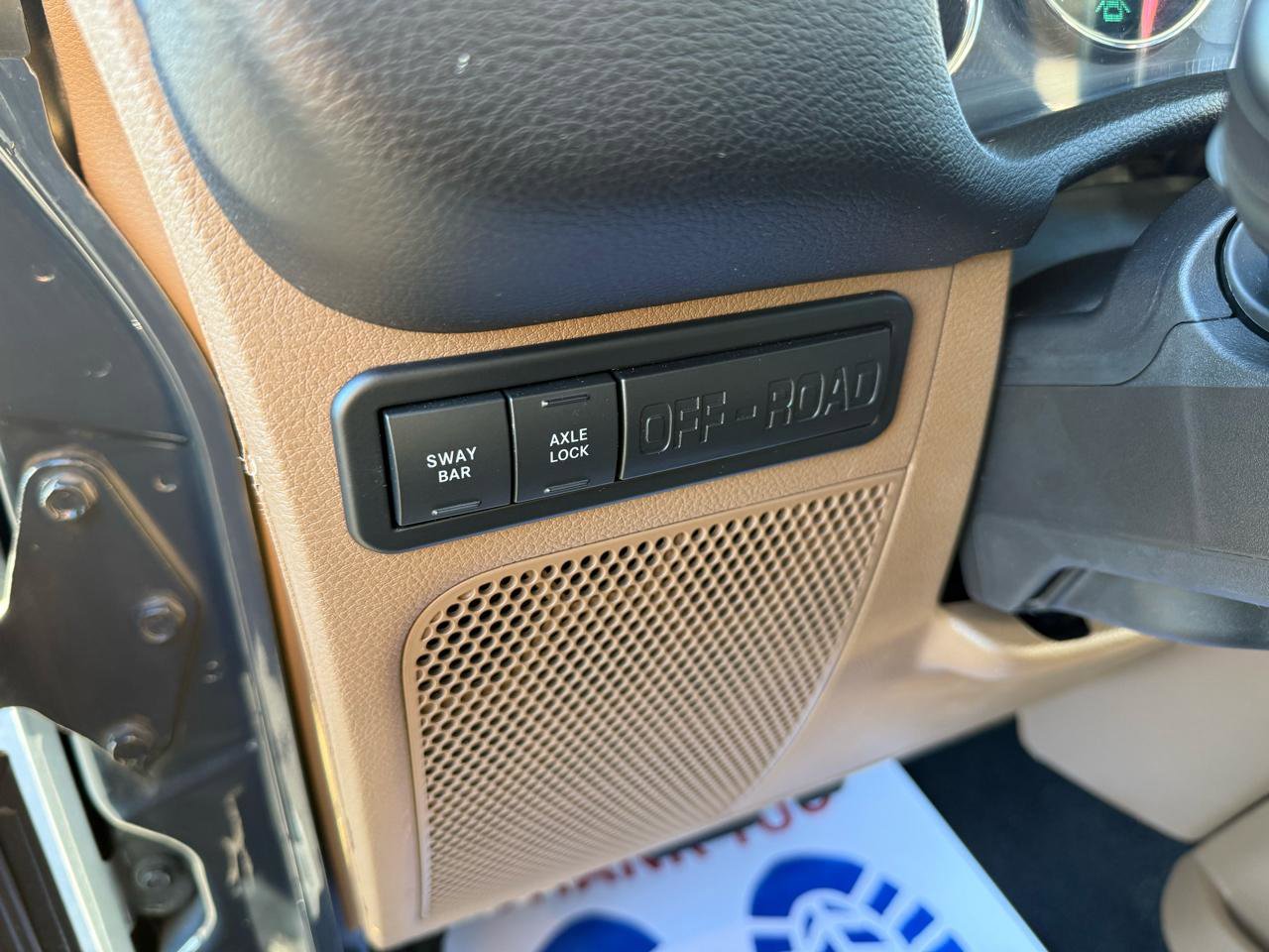 Used 2018 Jeep Wrangler Unlimited Rubicon w/ Connectivity Group AWD/4WD image 24