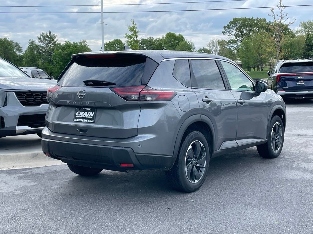 Used 2024 Nissan Rogue SV AWD/4WD image 7