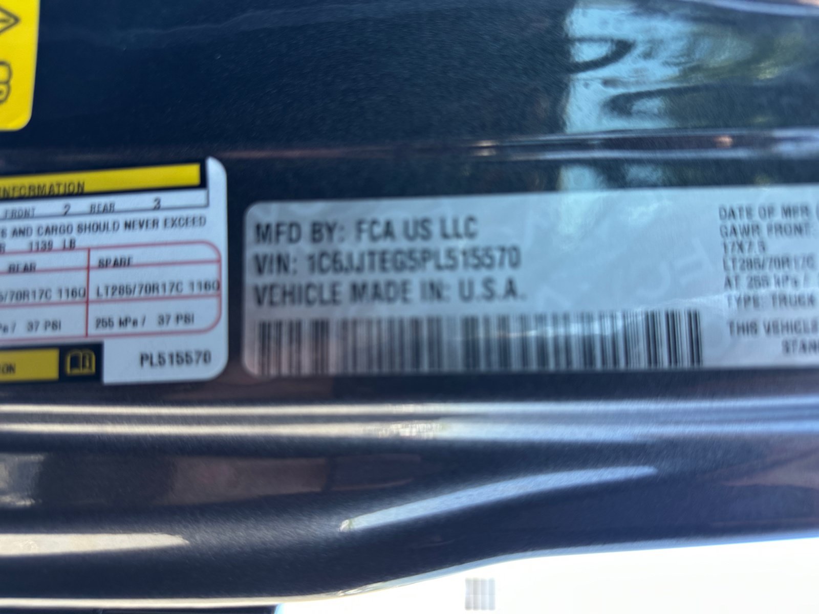 Used 2023 Jeep Gladiator Mojave AWD/4WD image 35