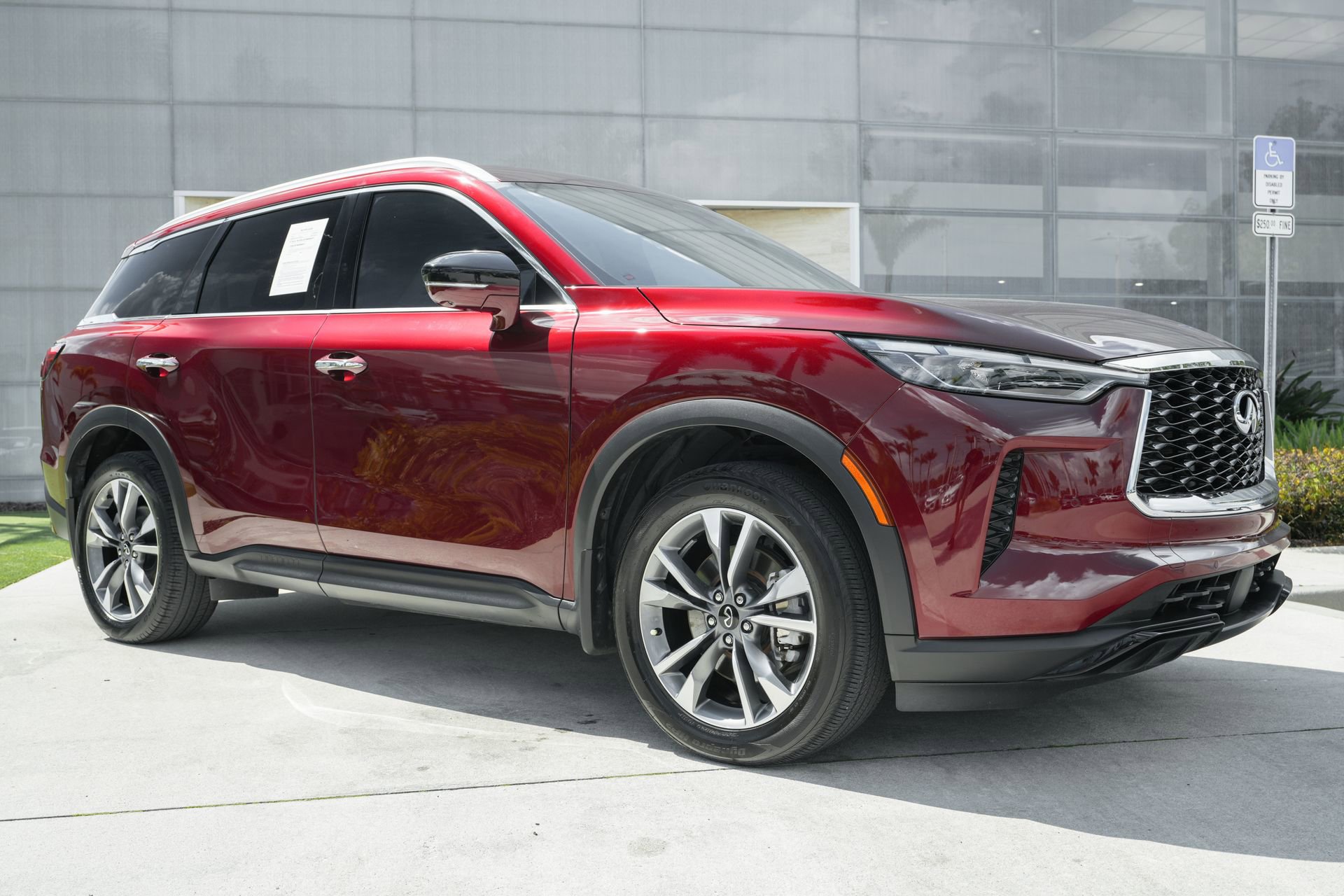 Used 2023 INFINITI QX60 Luxe image 3