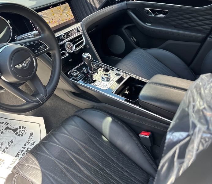 Used 2022 Bentley Flying Spur Plug-In Hybrid AWD/4WD image 5