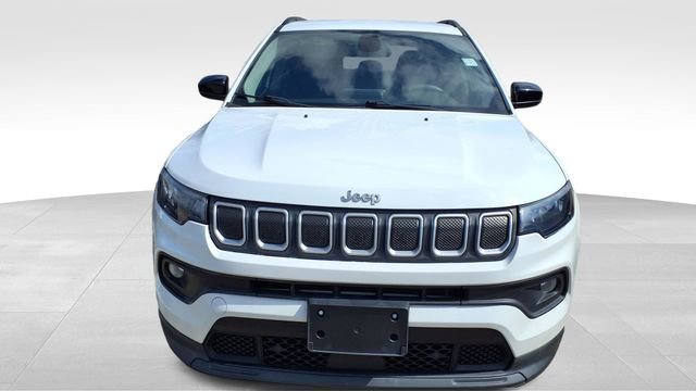Used 2022 Jeep Compass Latitude image 2