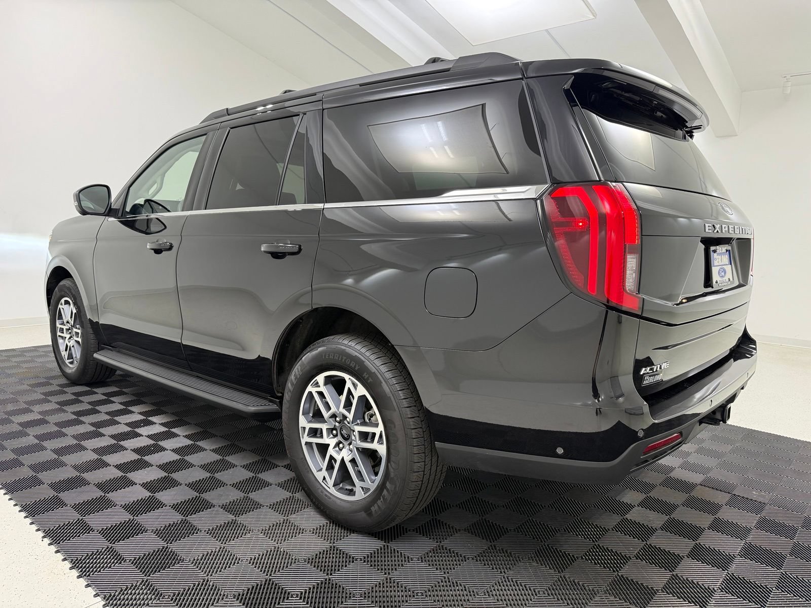 New 2025 Ford Expedition Active RWD image 4
