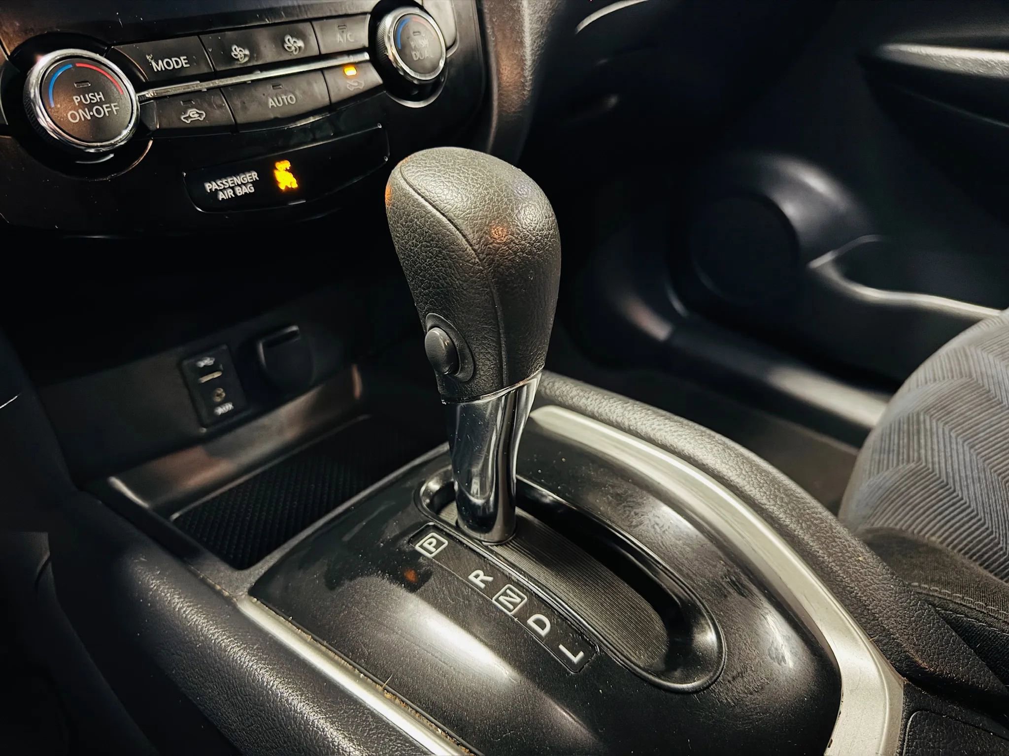 Used 2015 Nissan Rogue SV image 20