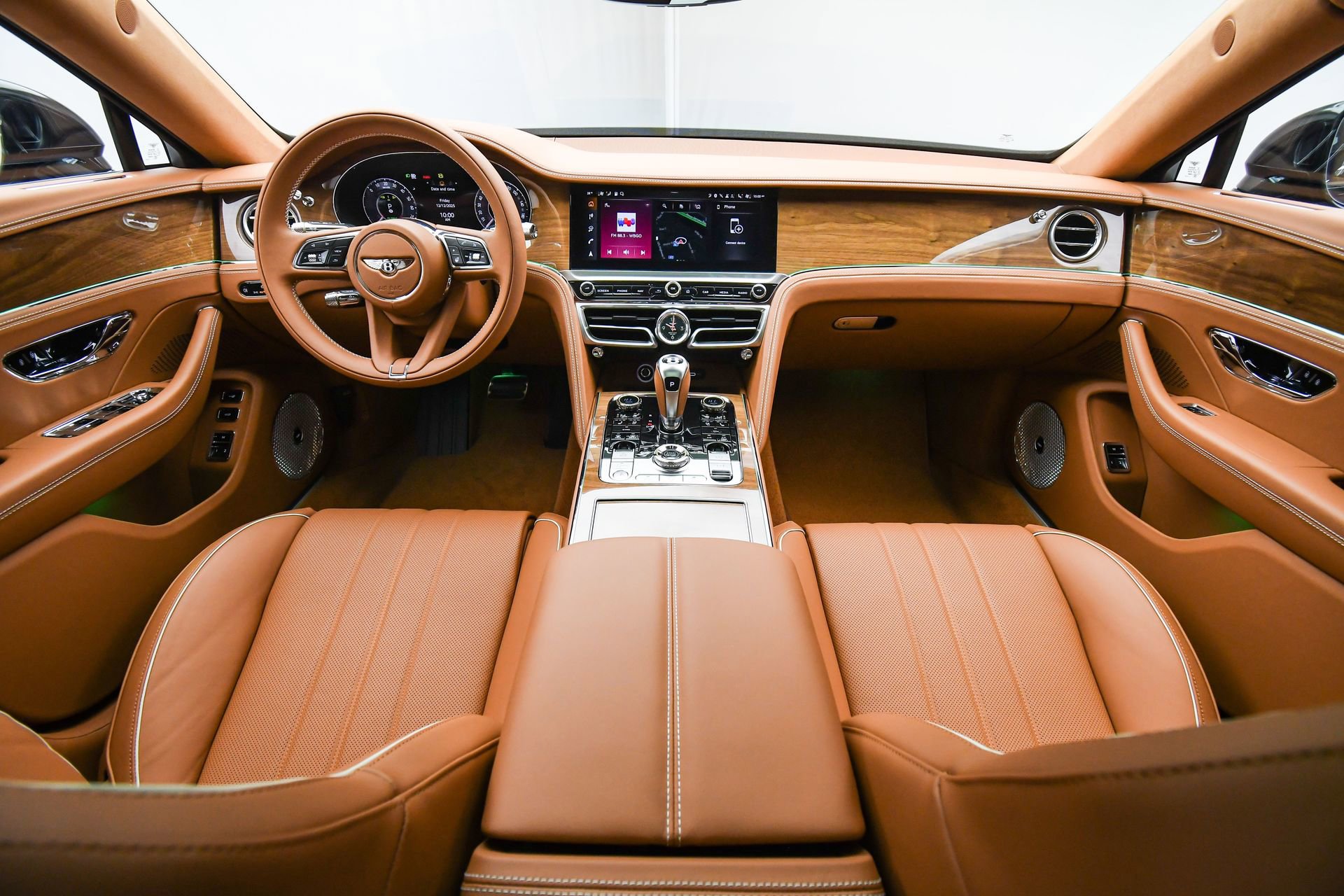 New 2026 Bentley Flying Spur Plug-In Hybrid image 4