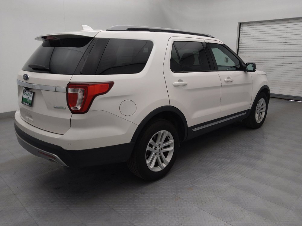 Used 2017 Ford Explorer XLT image 10