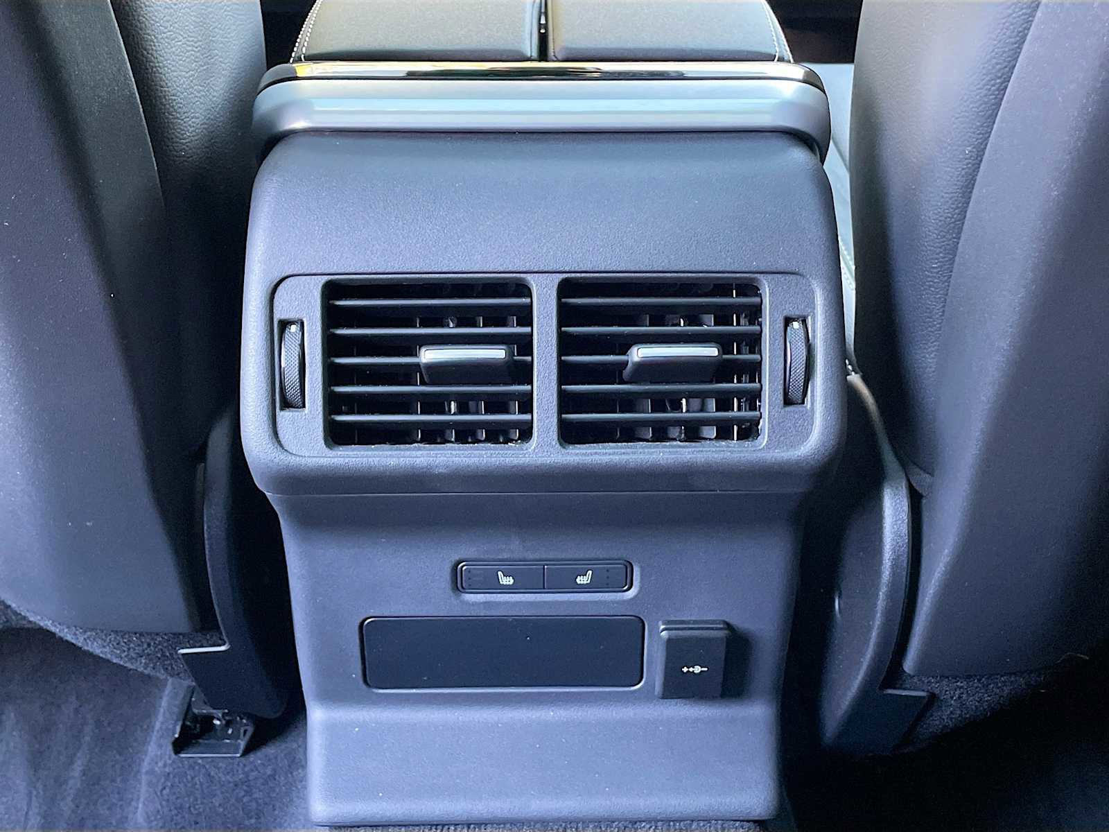 Certified 2022 Land Rover Range Rover Velar R-Dynamic S image 18