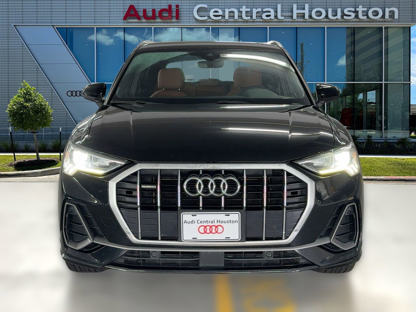 Used 2019 Audi Q3 2.0T Premium Plus w/ Premium Plus Package image 6