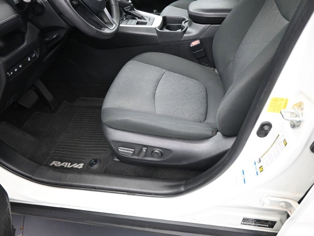 Used 2021 Toyota RAV4 XLE image 24