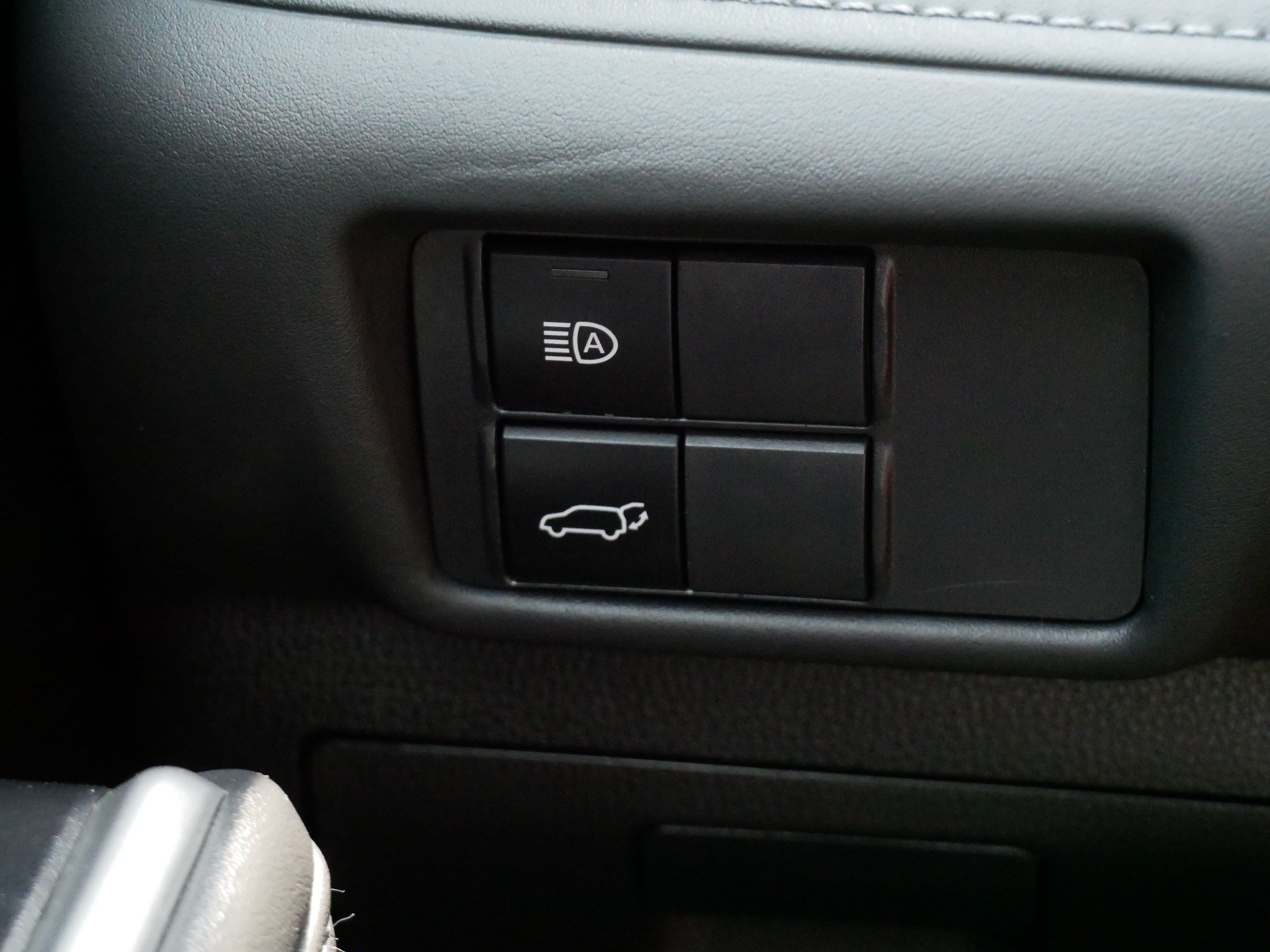 Used 2022 Toyota Highlander XLE AWD/4WD image 28