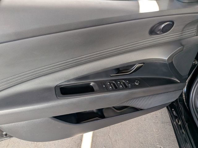 Used 2025 Hyundai Elantra SEL image 8