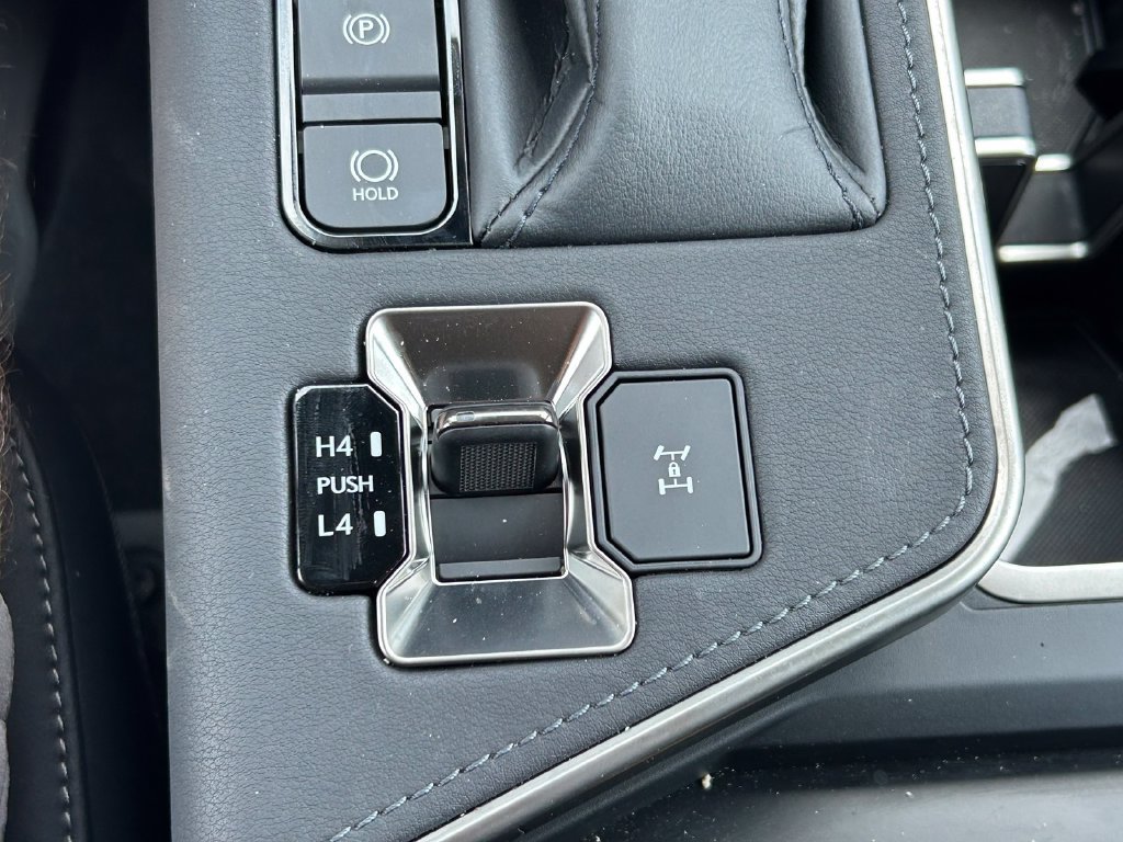 Used 2025 Lexus GX 550 w/ Accessory Package (2T) AWD/4WD image 35