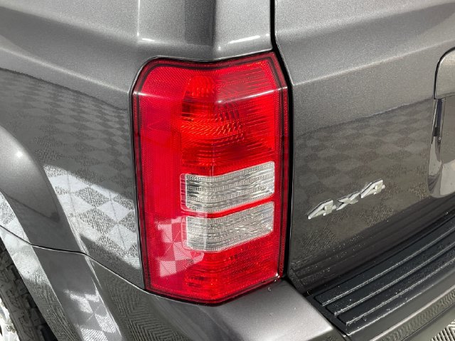 Used 2017 Jeep Patriot Sport w/ Power Value Group AWD/4WD image 17