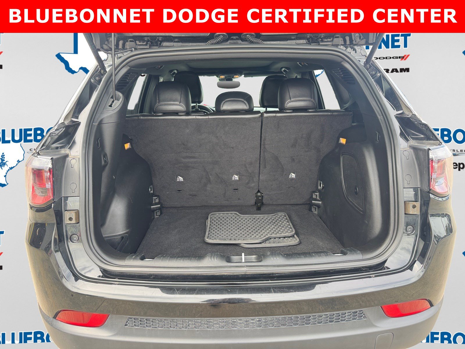 Used 2025 Jeep Compass Latitude w/ Sun & Sound Group AWD/4WD image 21