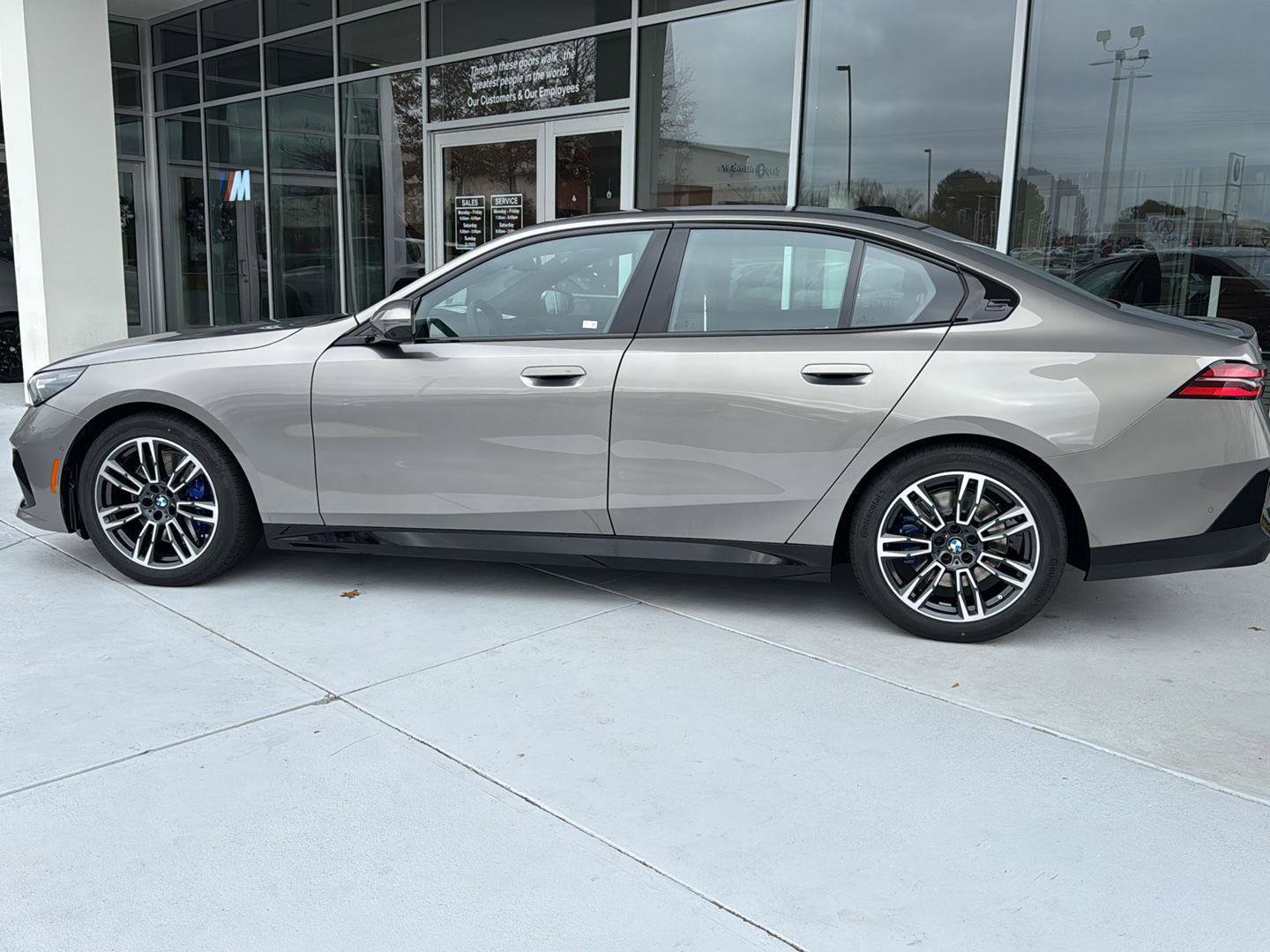 New 2026 BMW 540i xDrive w/ M Sport Package image 3