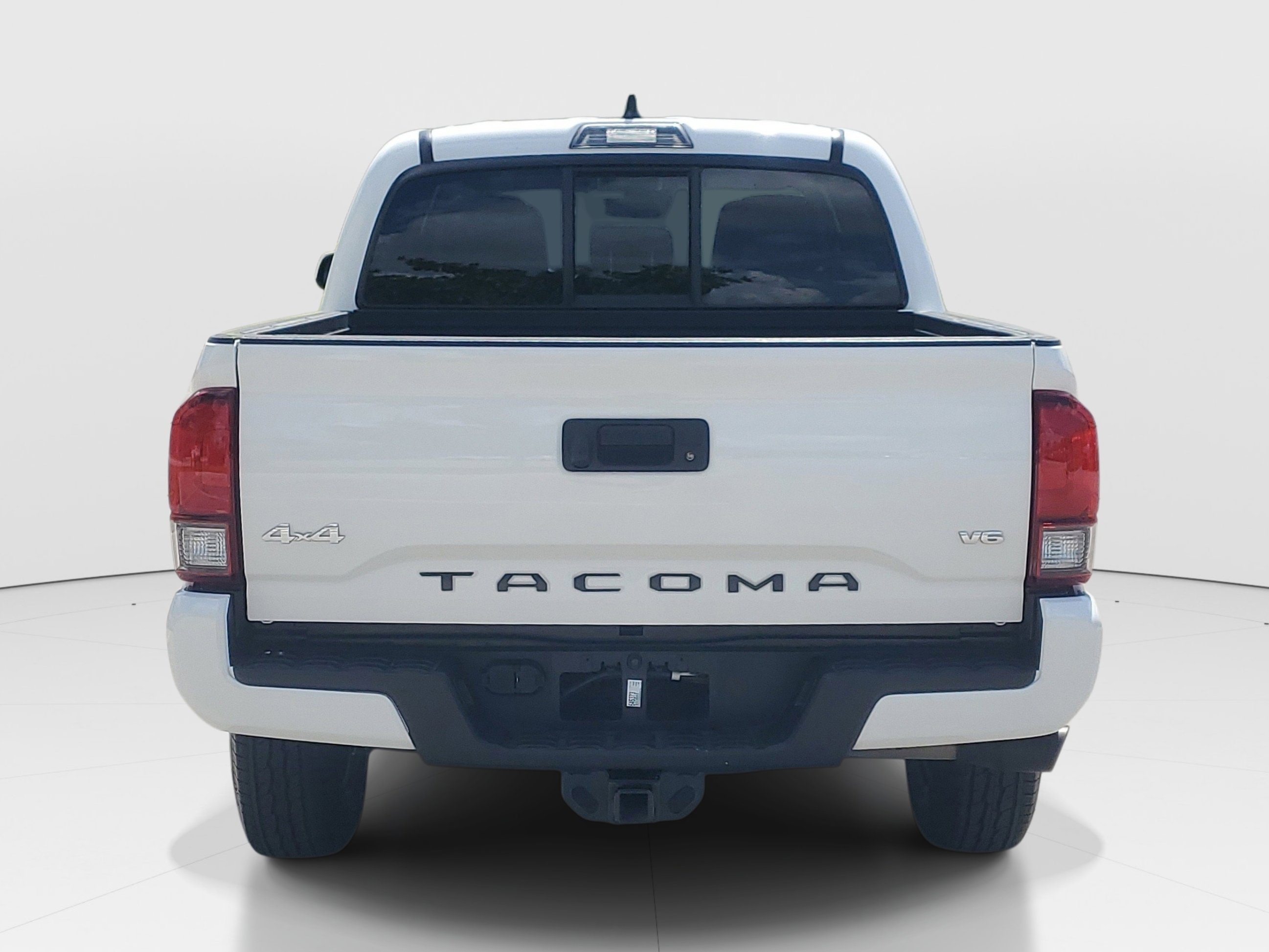 Certified 2023 Toyota Tacoma SR AWD/4WD image 4