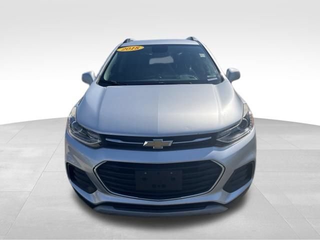 Used 2018 Chevrolet Trax LT w/ LT Convenience Package FWD image 3