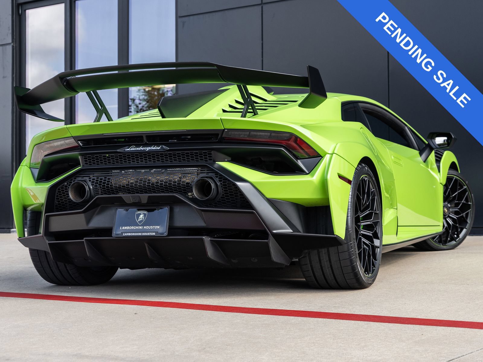 Used 2023 Lamborghini Huracan STO RWD image 10