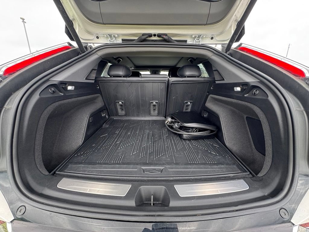 Used 2025 Cadillac Optiq Luxury 2 w/ LPO, Floor Liner Package AWD/4WD image 14