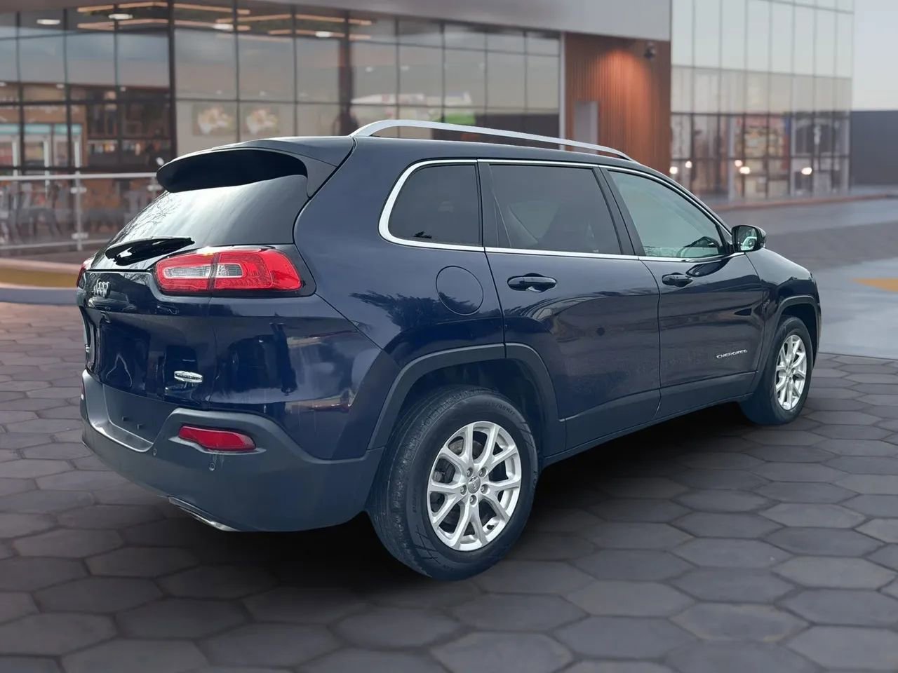 Used 2016 Jeep Cherokee Latitude w/ Comfort/Convenience Group image 5