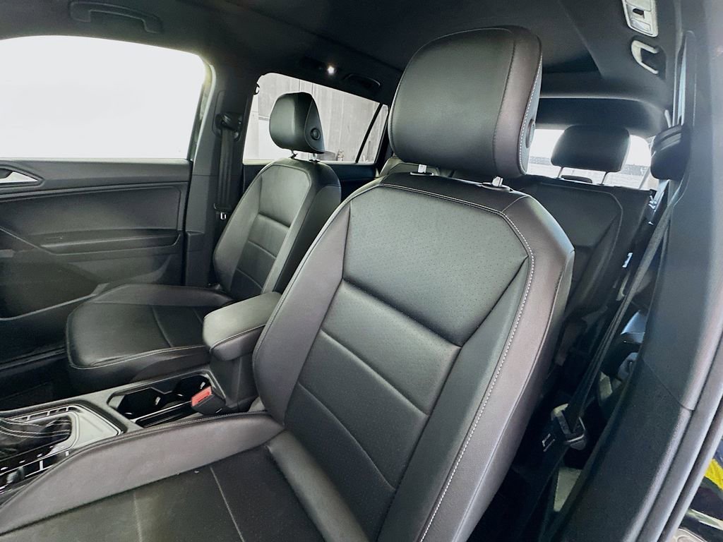 Used 2021 Volkswagen Tiguan SE R-Line image 20