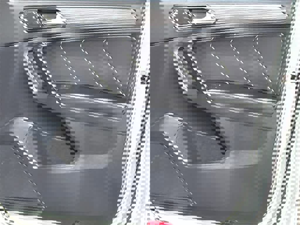 Used 2022 Volkswagen Tiguan SEL R-Line image 13