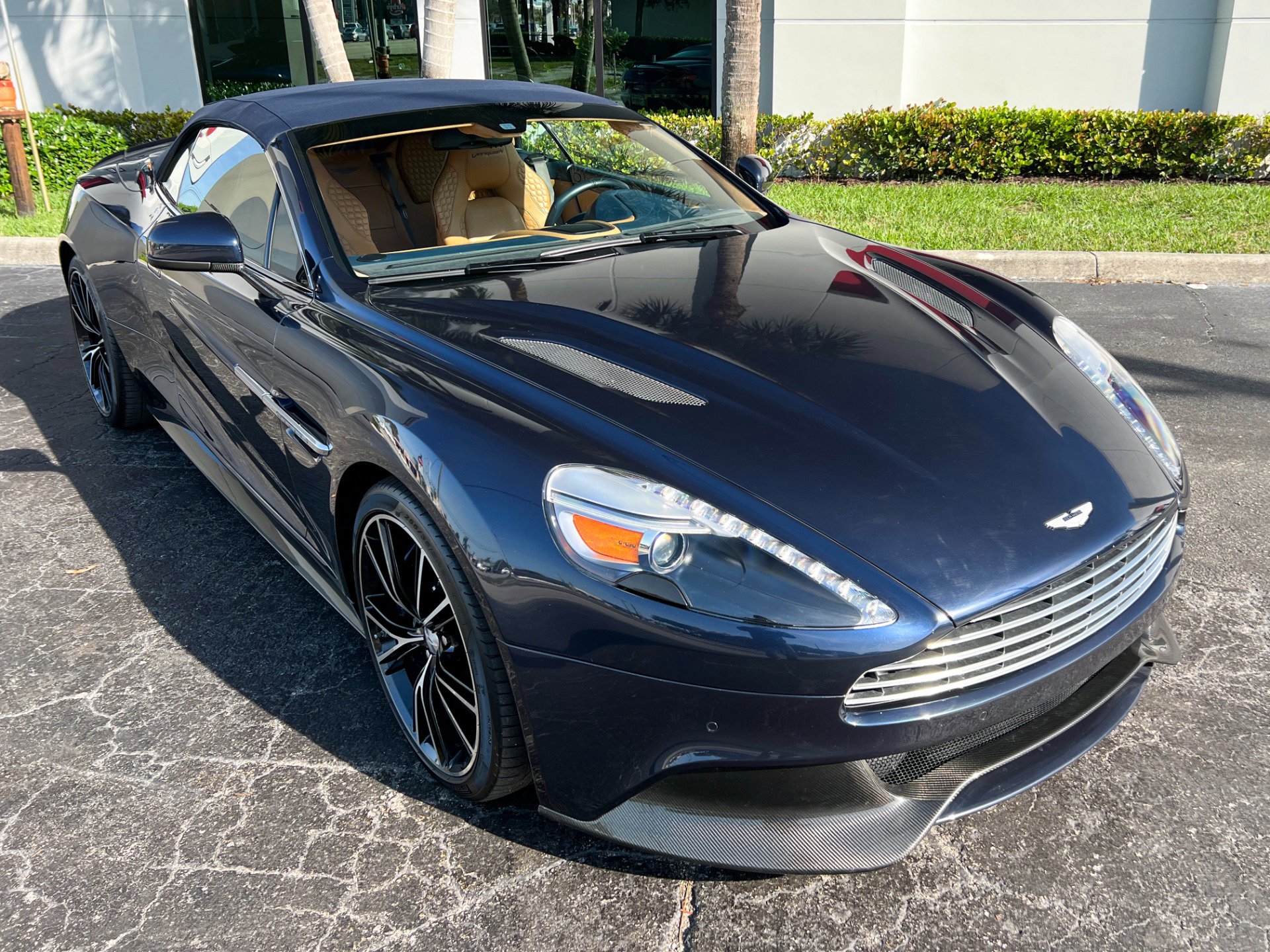 Used 2014 Aston Martin Vanquish Volante image 21