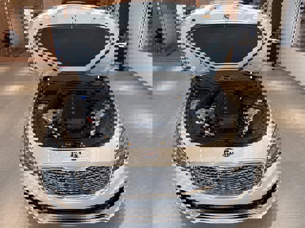 Used 2020 Kia K900 Luxury image 30