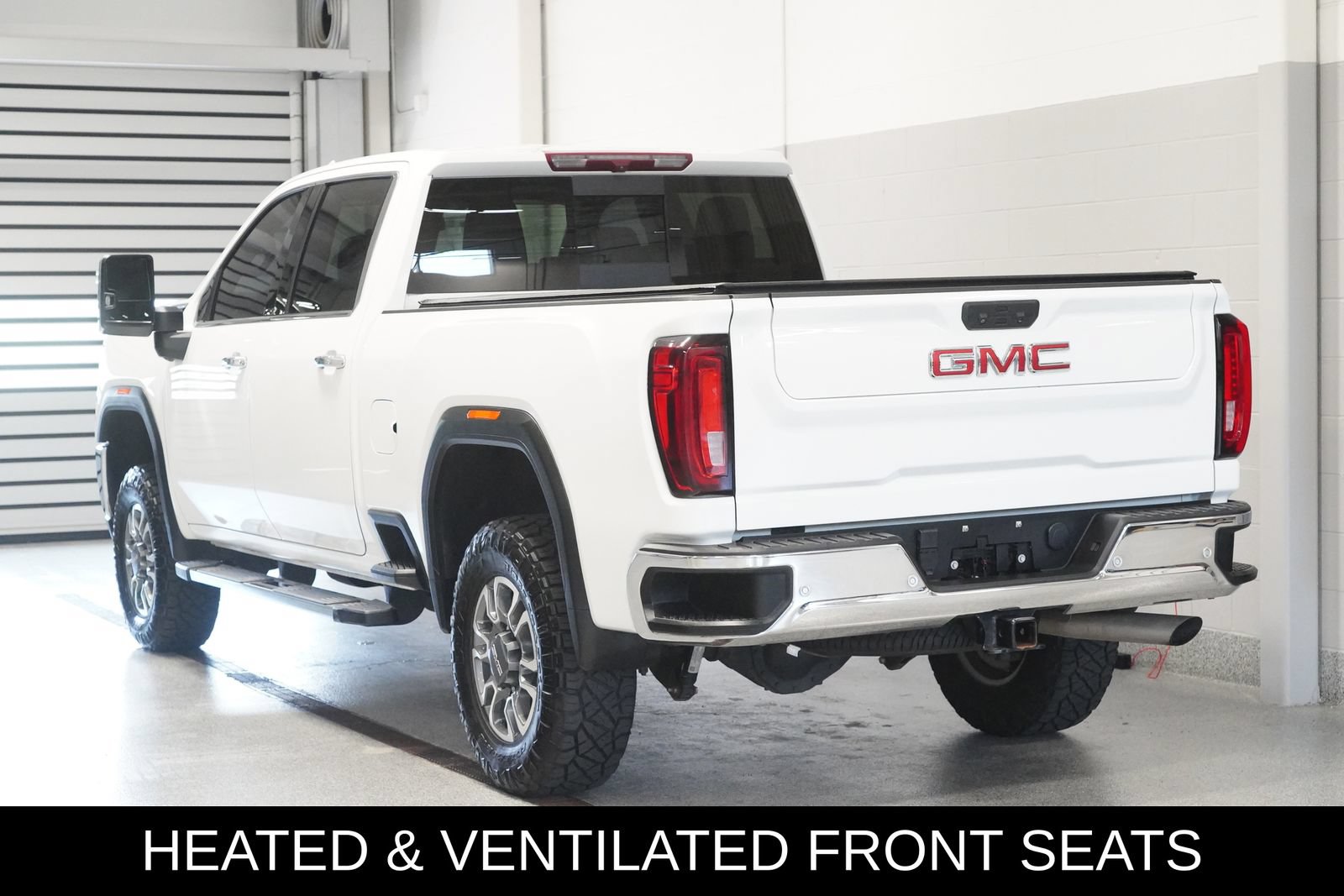 Used 2023 GMC Sierra 2500 SLT w/ SLT Preferred Package AWD/4WD image 4