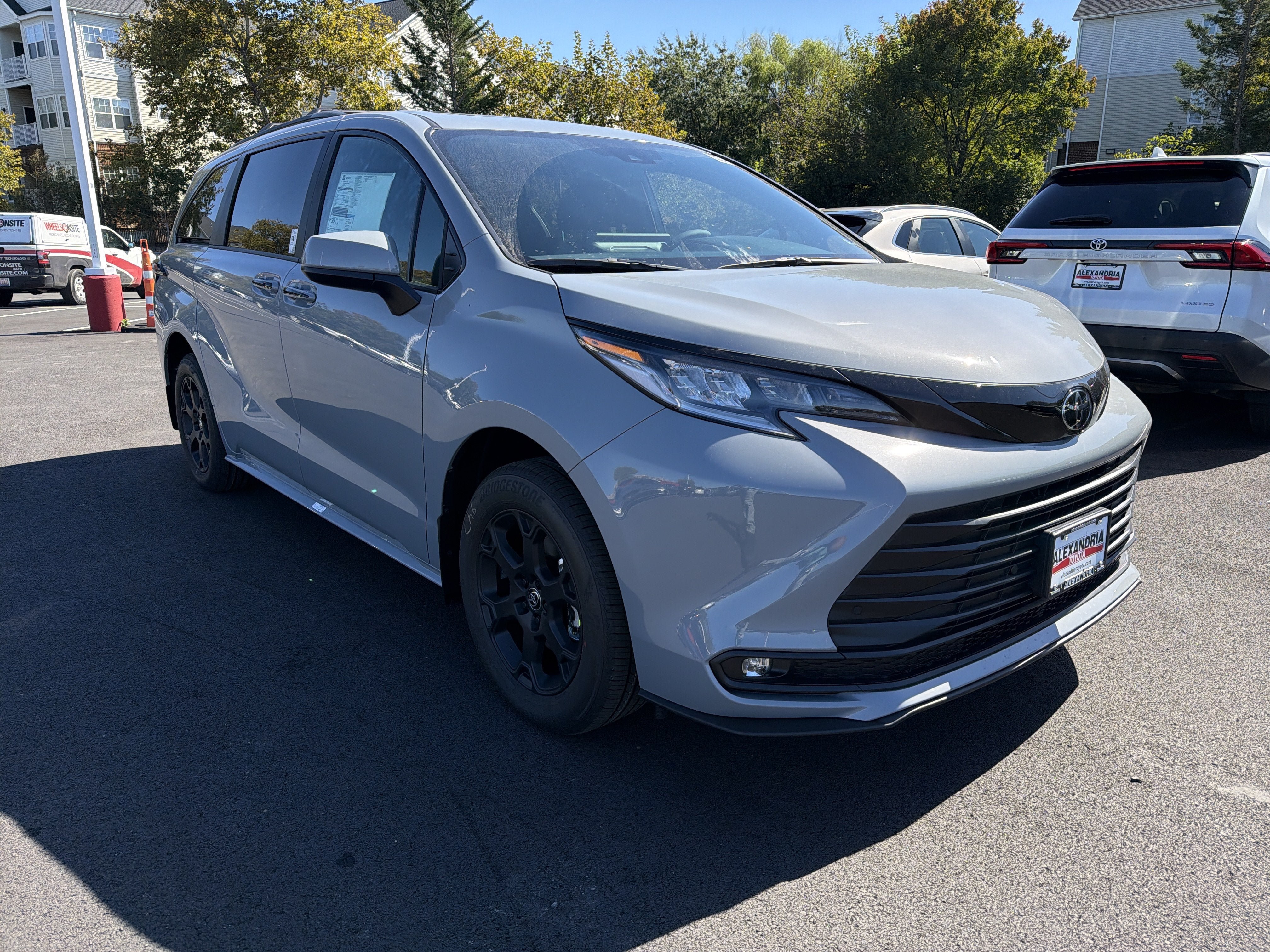 New 2026 Toyota Sienna AWD image 3