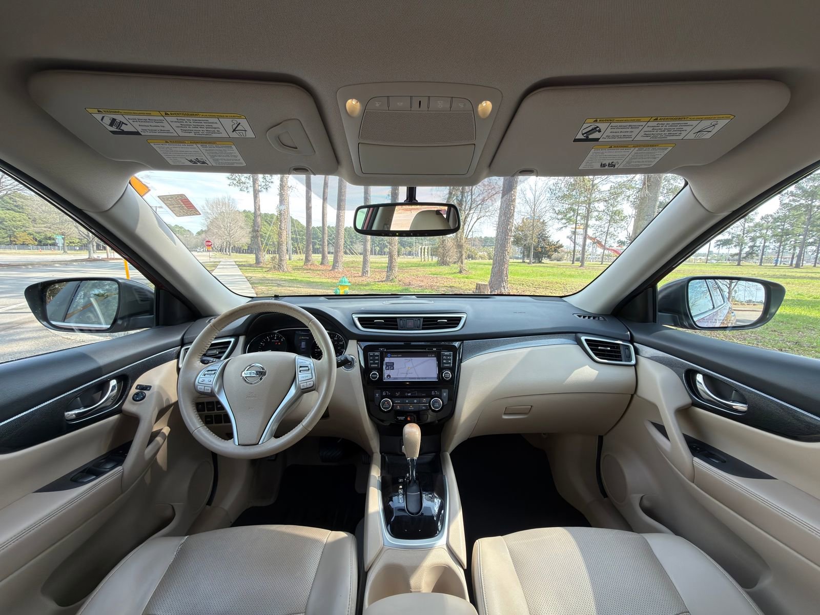 Used 2015 Nissan Rogue SL image 2