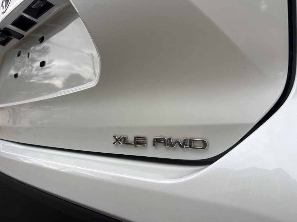 Used 2022 Toyota Highlander XLE image 9