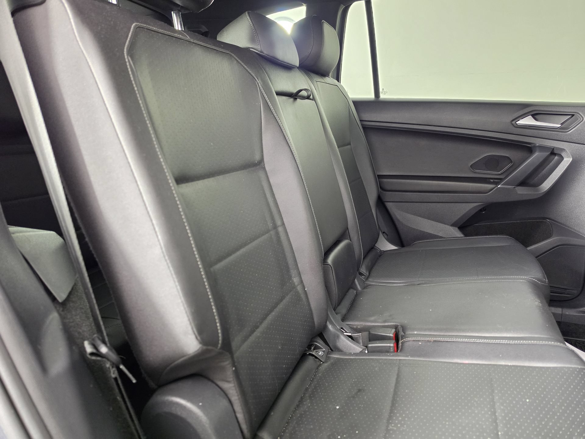 Used 2020 Volkswagen Tiguan SE R-Line FWD image 25